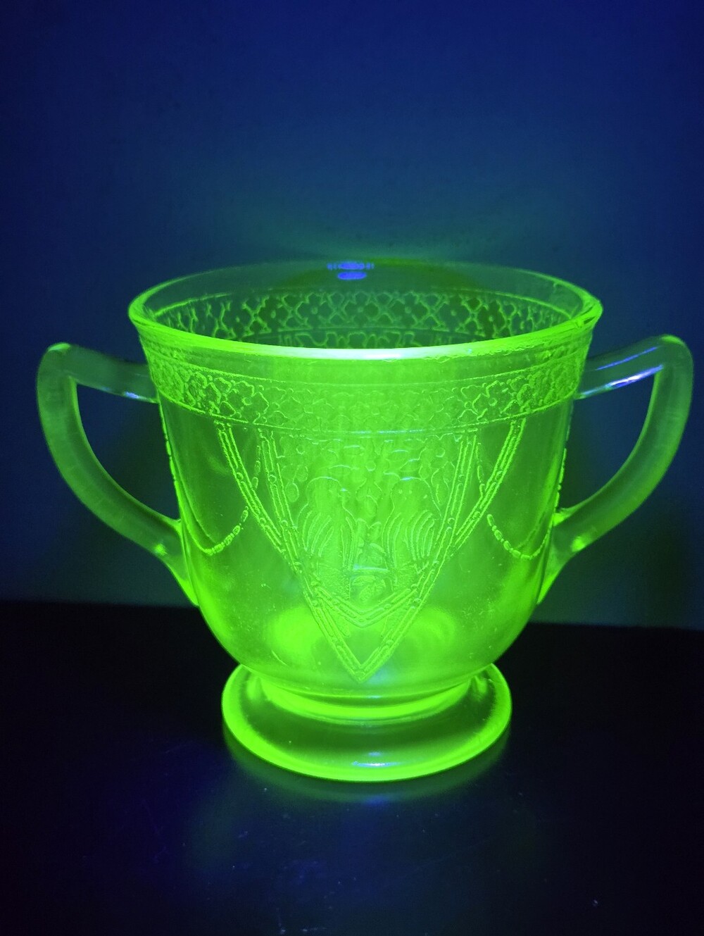 Vintage Uranium Federal Glass open sugar bowl Georgian Lovebirds" or Love Birds